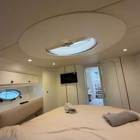Botel Yacht 17m Croisette Port Canto,3 Ch,clim,tv Cannes