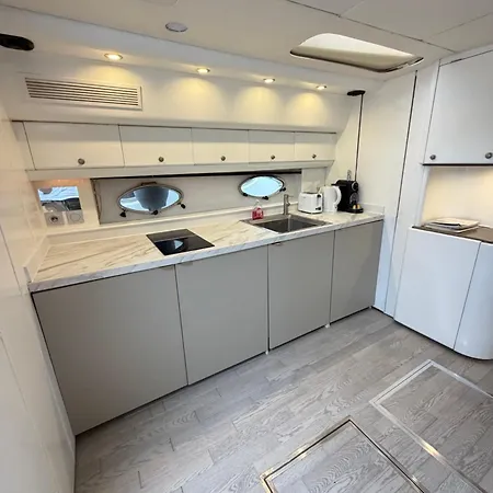 Botel Yacht 17m Croisette Port Canto,3 Ch,clim,tv Cannes
